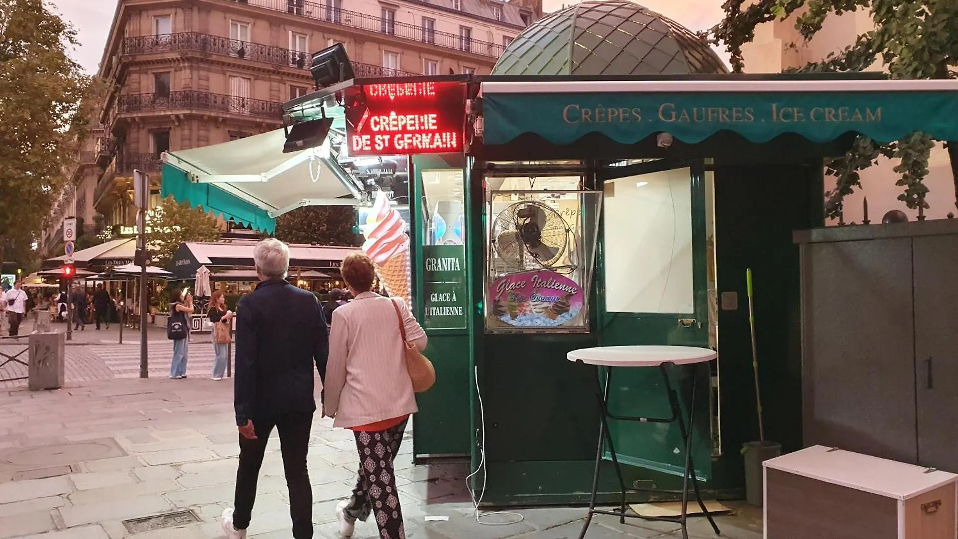 Gare Montparnasse,Gorgeous Place, Center ,Close To Eiffel Tour And Louvre Meusm , Front Metro Apartment Paris France