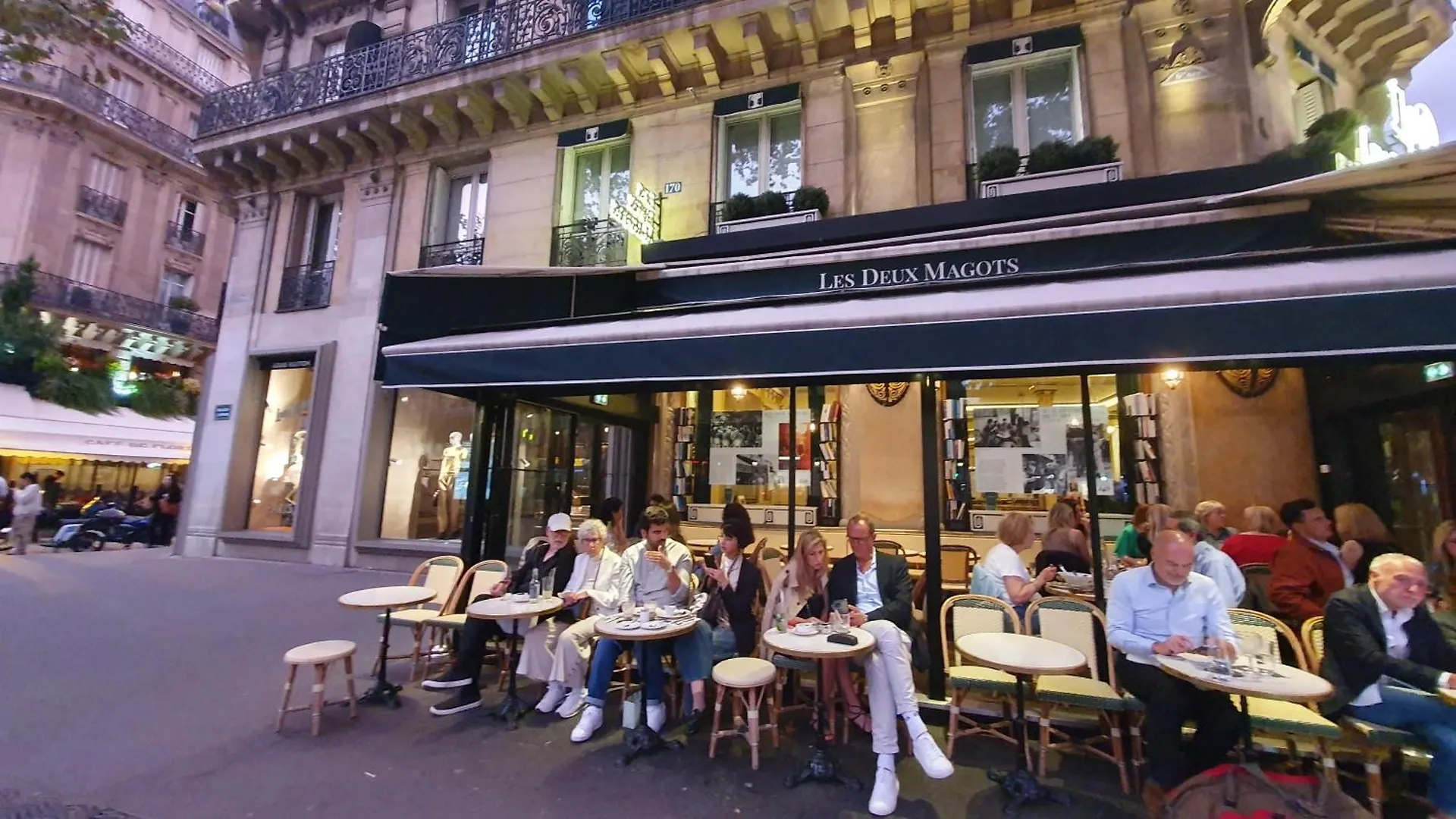 Gare Montparnasse,Gorgeous Place, Center ,Close To Eiffel Tour And Louvre Meusm , Front Metro Apartment Paris Homestay