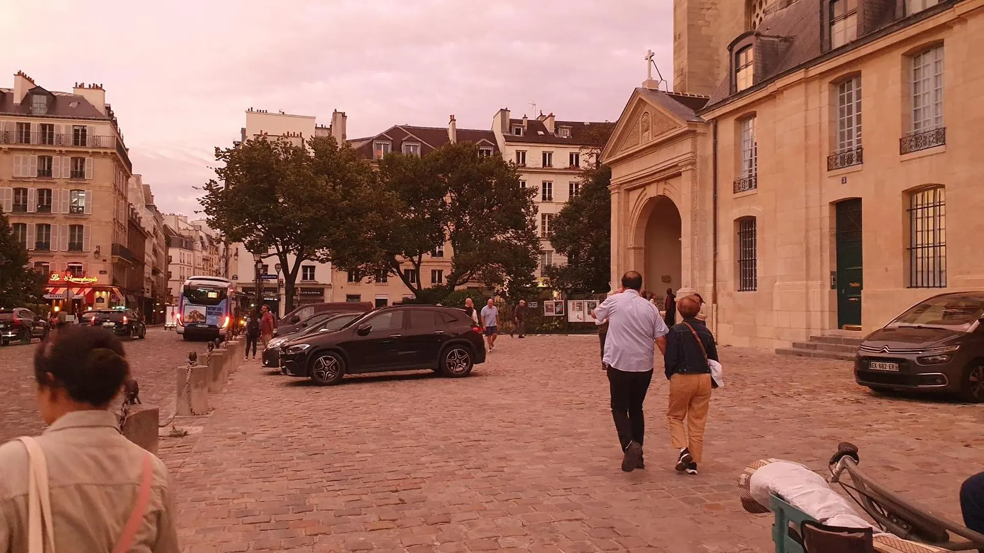 Gare Montparnasse,Gorgeous Place, Center ,Close To Eiffel Tour And Louvre Meusm , Front Metro Apartment Paris